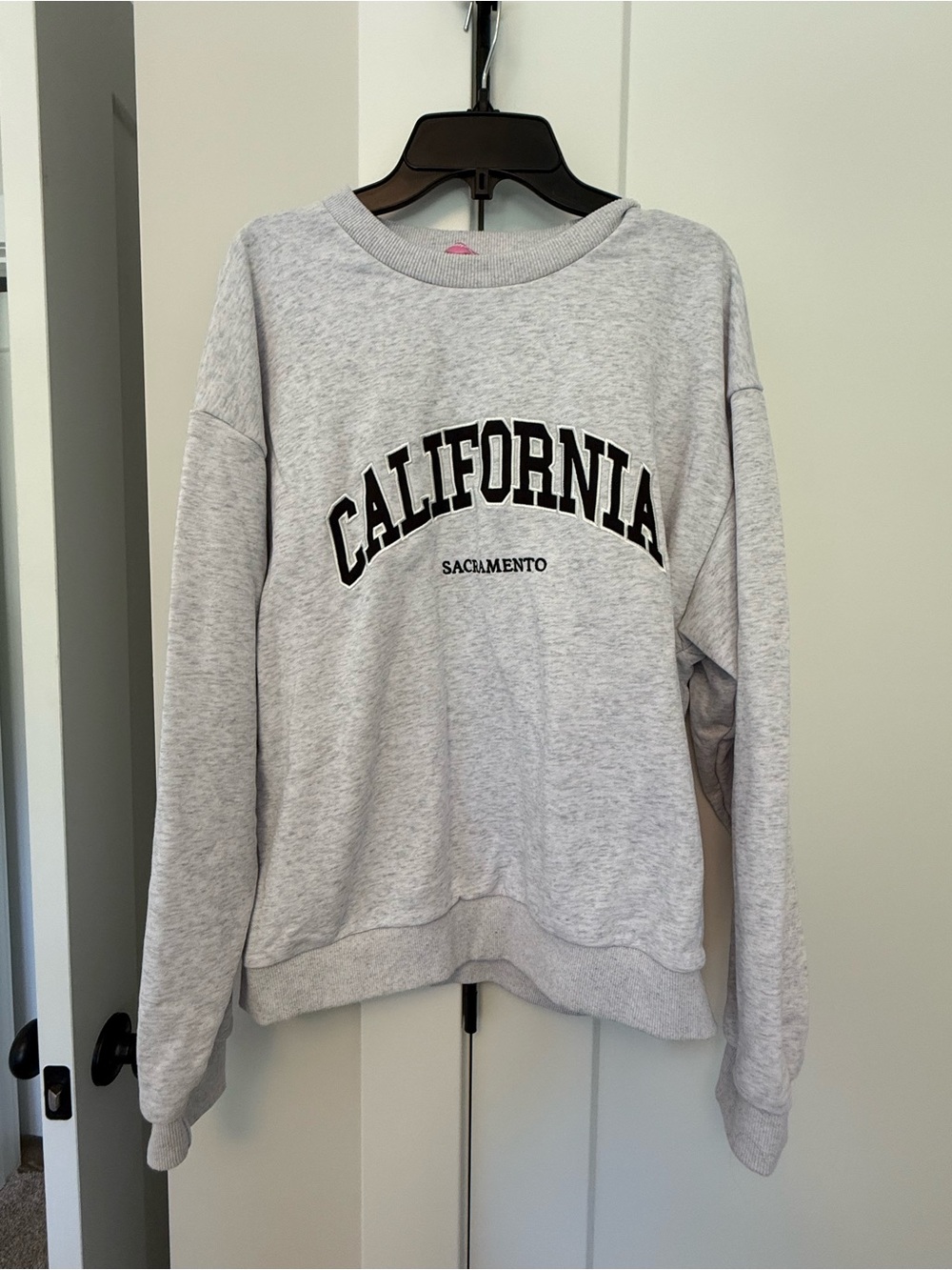 Edikted Light Gray 'CALIFORNIA' Crewneck Sweatshirt